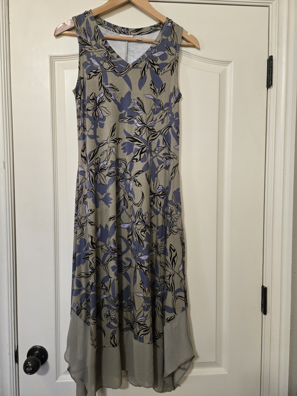 LOGO by Lori Goldstein Ol8ve Green & Periwinkle Floral V-Neck Maxi Dress Flowy